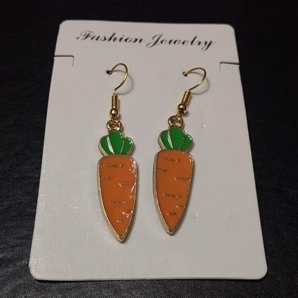 What's up Doc? Gold Tone Orange Green Enamel Dangling Carrot Earrings